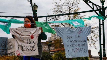 La mujer agonizó una semana por las graves quemaduras que sufrió y falleció este domingo. Su pareja fue detenido