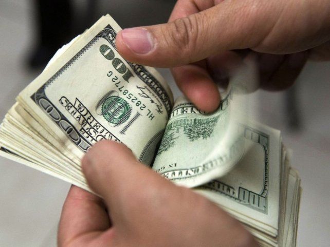 Paso a paso para pedir la devolución por la compra de dólares en 2015