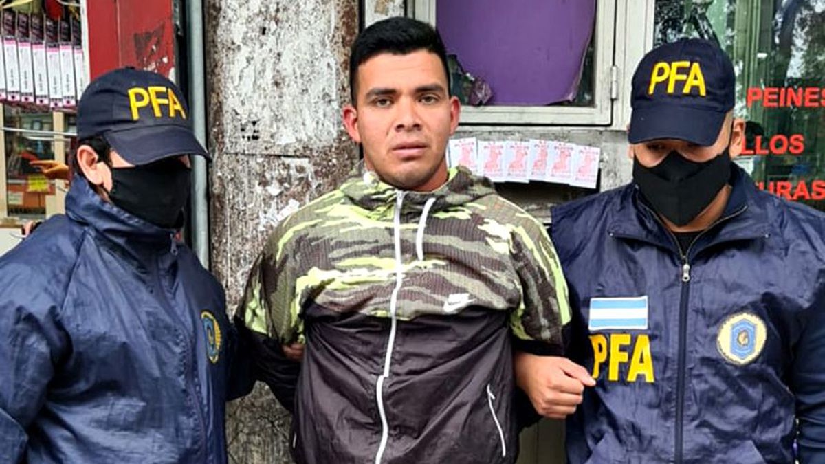 El hombre de nacionalidad peruana fue detenido por efectivos de la Policía Federal en el barrio de Liniers, y tenía pedido de captura nacional e internacional