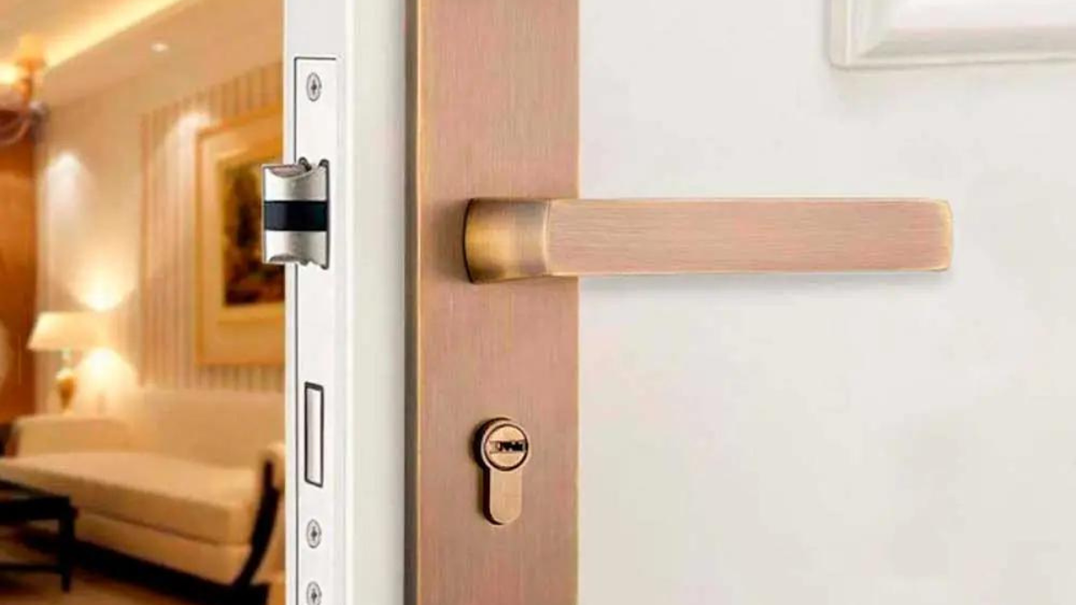 Si deseas renovar y darles brillo a todos tus elementos de bronce, no puedes dejar de aplicar este truco de limpieza. Si deseas renovar y darles brillo a todos tus elementos de bronce, no puedes dejar de aplicar este truco de limpieza.