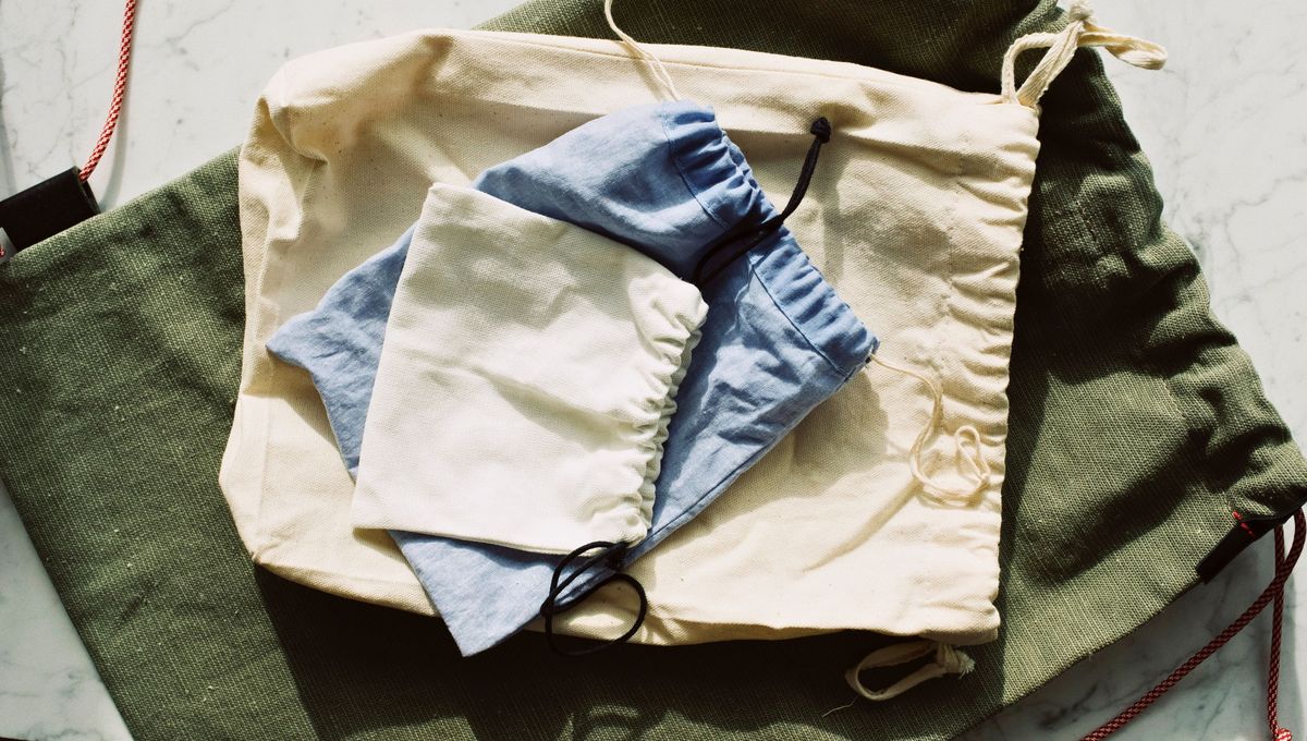 Puedes hacer bolsas de diferentes medidas y aprovechar retazos de tela. Puedes hacer bolsas de diferentes medidas y aprovechar retazos de tela. 