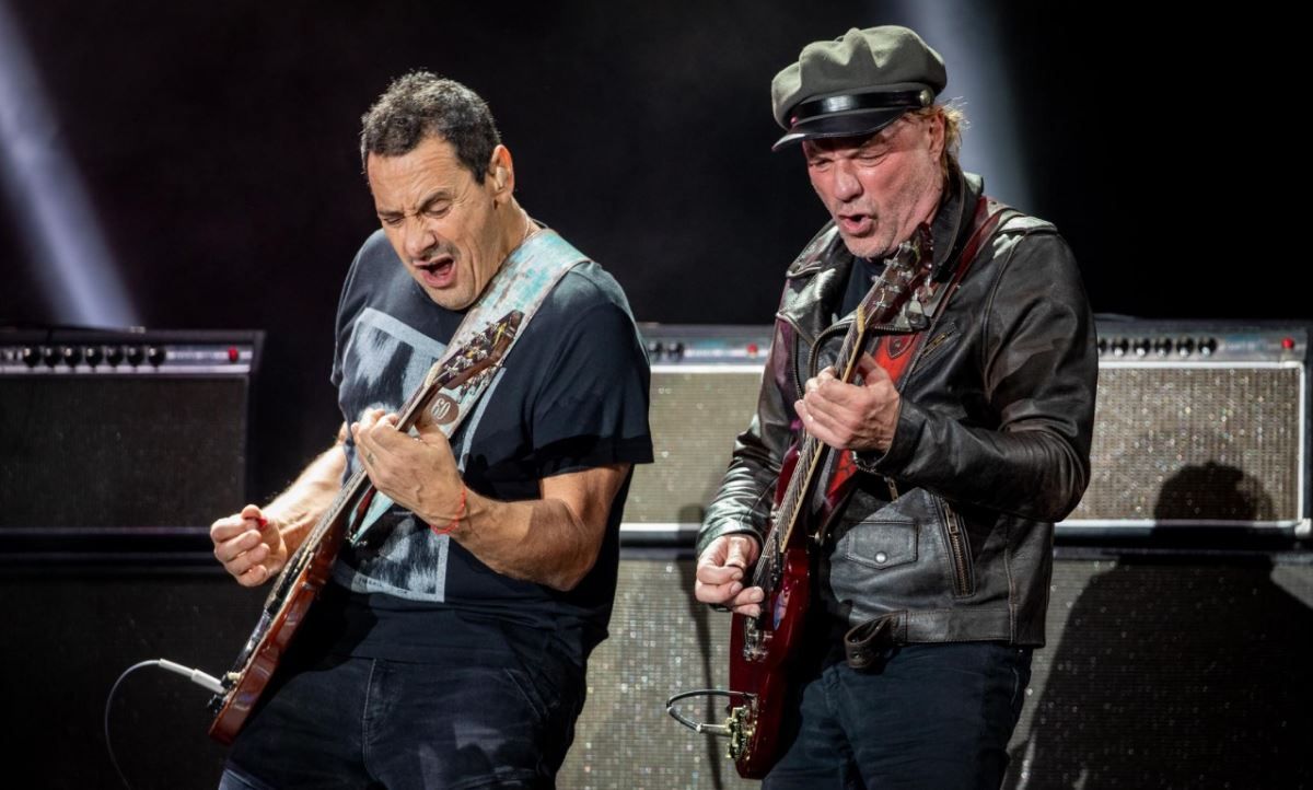 Histórico show. Divididos publicó su histórico show en Vélez, en audio y video. Histórico show. Divididos publicó su histórico show en Vélez, en audio y video.