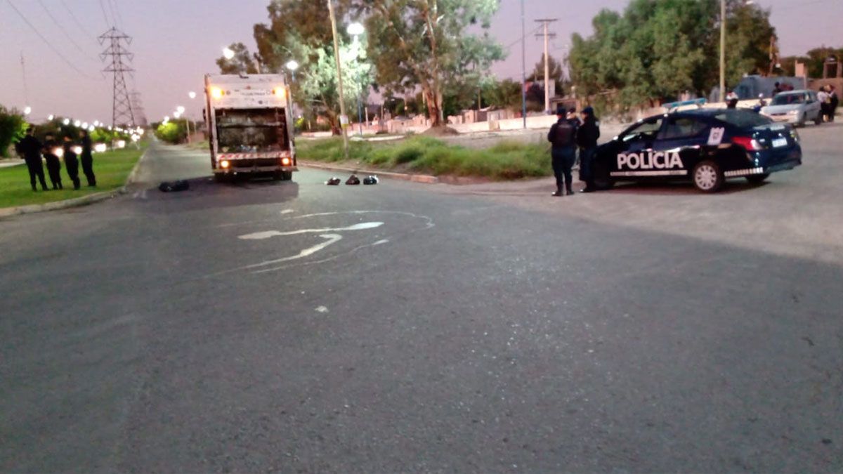 Amigos y allegados del joven se acercaron al lugar e indicaron que mañana cumplía 23 años.