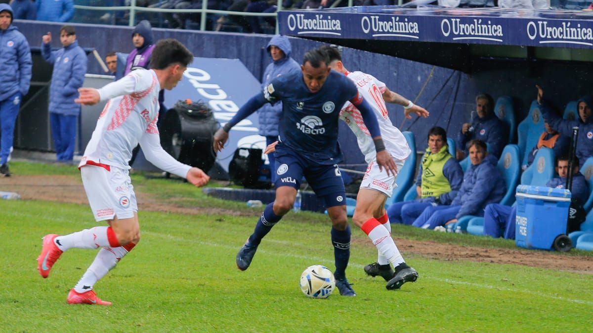 Villa volvió a ser figura en la Lepra.