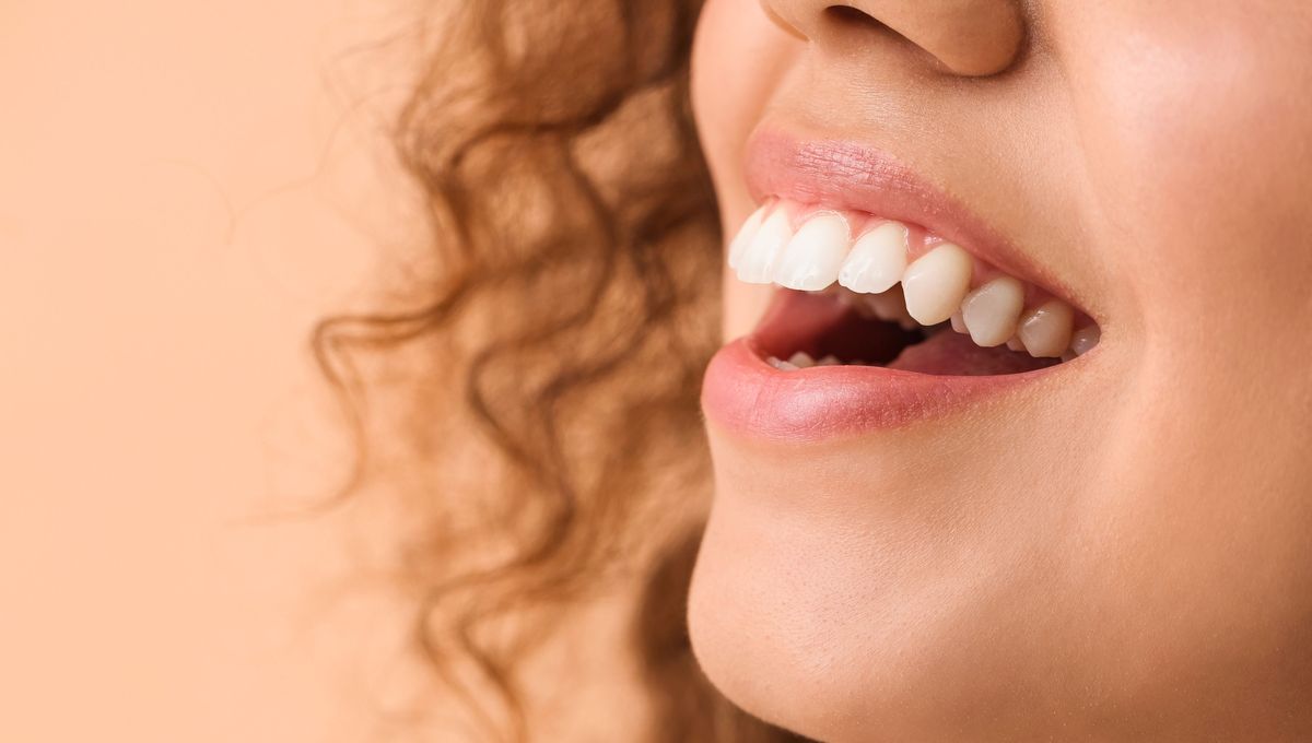 La sonrisa nos ayuda a enfrentar los problemas y obstáculos diarios con otras ganas y otra mirada. La sonrisa nos ayuda a enfrentar los problemas y obstáculos diarios con otras ganas y otra mirada. 