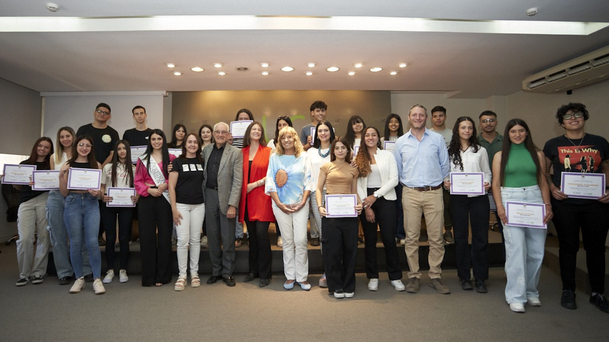 Actualmente hay 125 personas becadas y 11 egresados que llegaron a la UC gracias a la Fundación Grupo América.