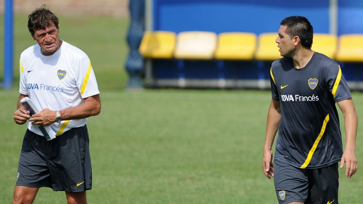 Falcioni y Riquelme se distanciaron en Boca.