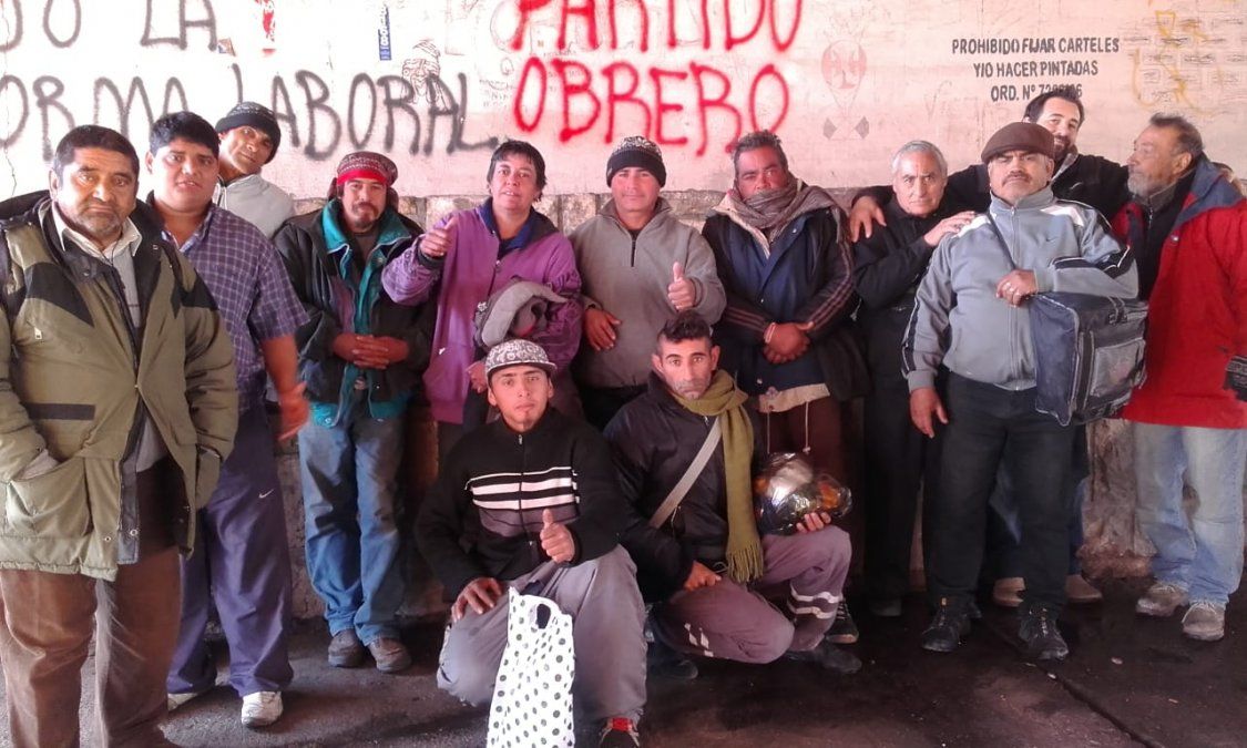 Desalojaron a los sintecho del puente de la Terminal