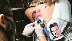 ¡Se tatuó la cara de Santiago del Moro!