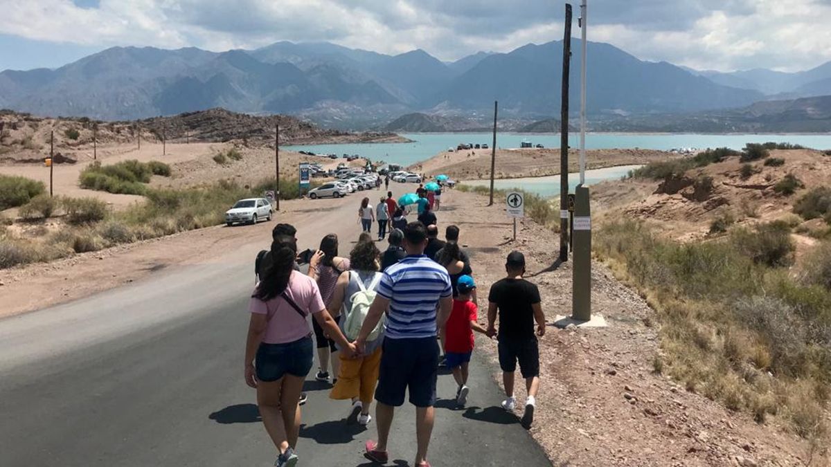 El recorrido comprenderá paradas en Papagallos, Cipolletti y Cacheuta, para llegar finalmente al dique Potrerillos.