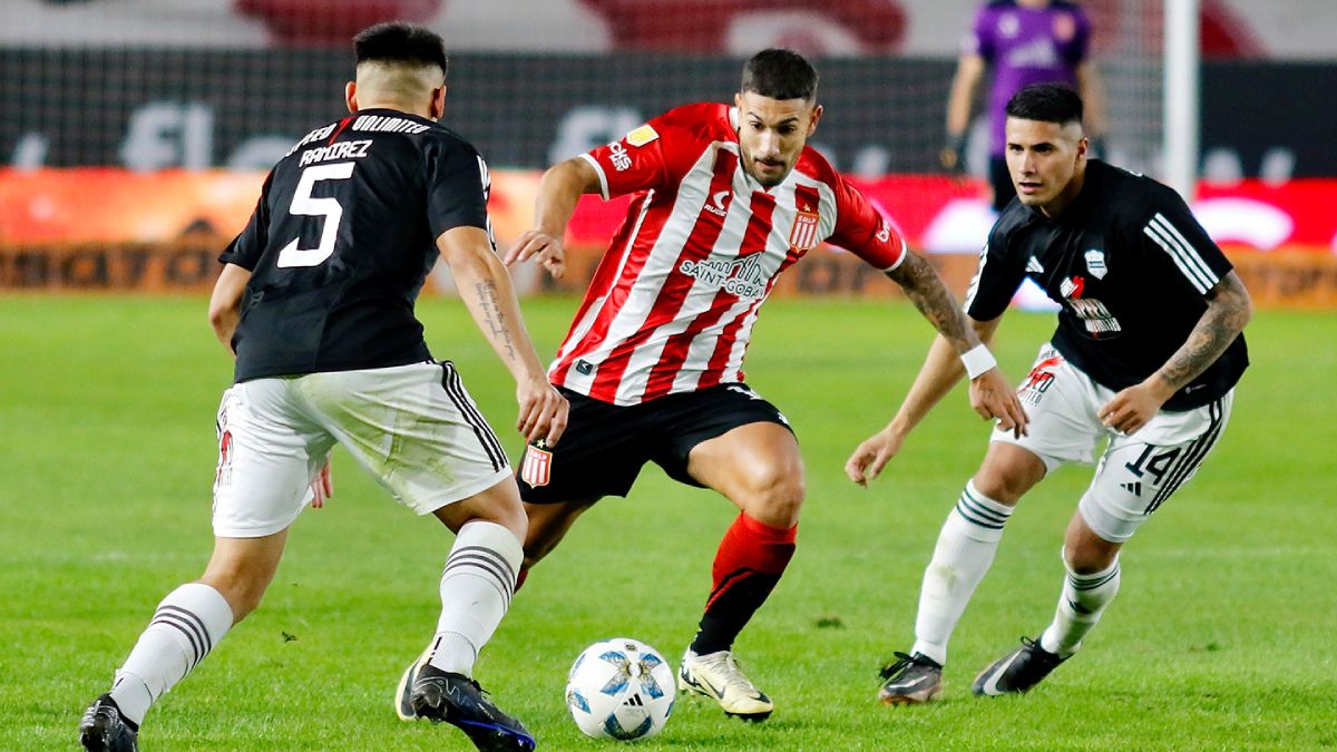 Estudiantes de La Plata, el campeón de la Copa de la Liga, tuvo una buena faena y ganó frente a Deportivo Riestra.