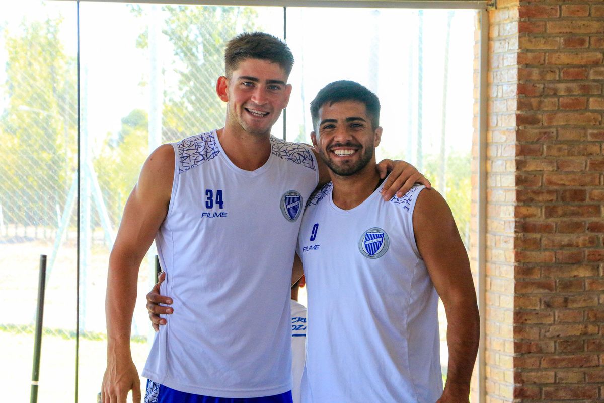 Tomás Badaloni y Nahuel Ulariaga sonríen en el entrenamiento de este lunes en Coquimbito.