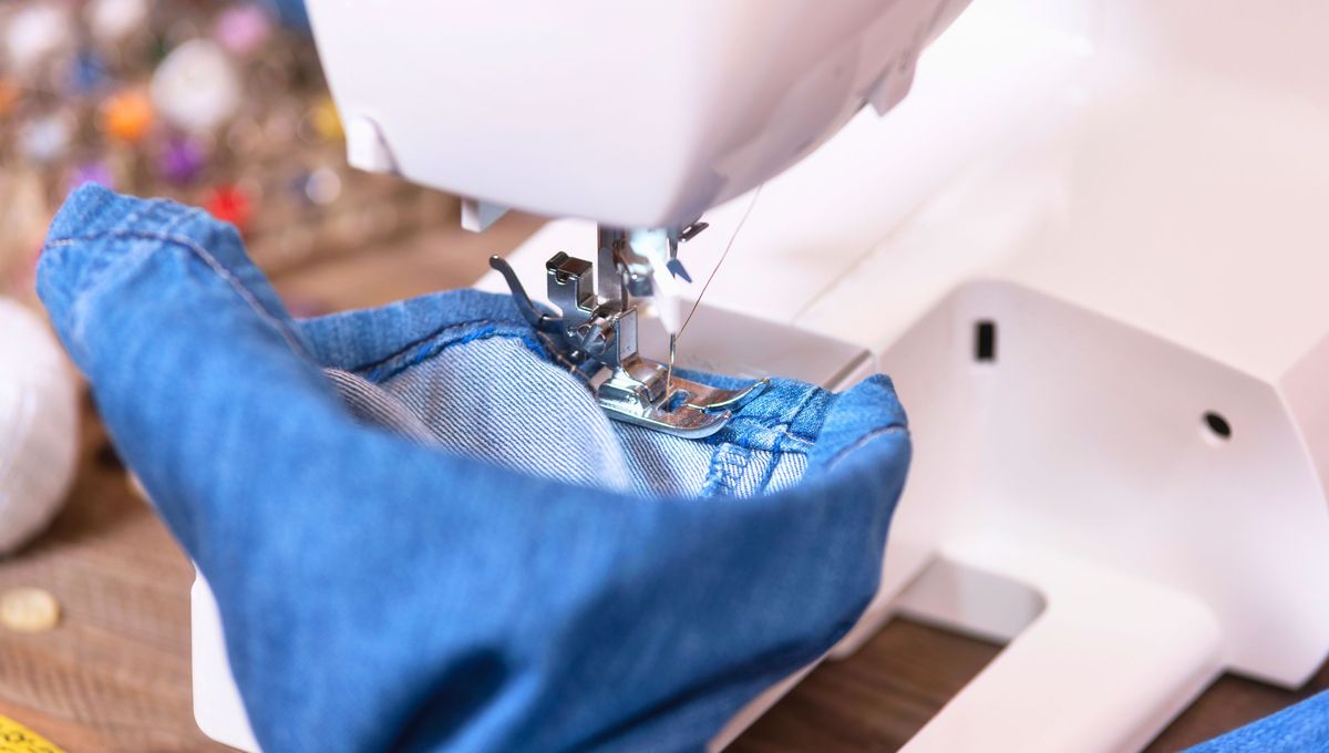 Los jeans son una prenda de ropa muy popular, cómoda y versátil Los jeans son una prenda de ropa muy popular, cómoda y versátil 