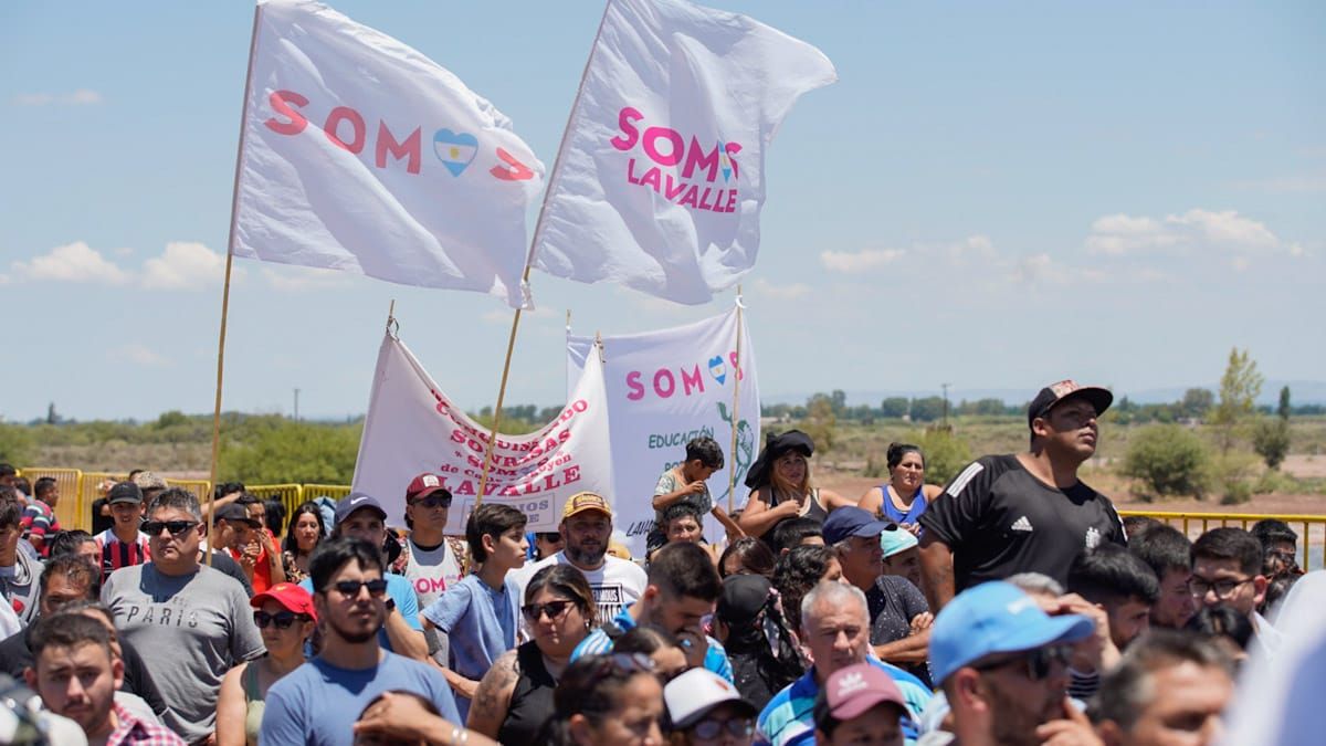Unas 300 personas acompañaron al presidente Alberto Fernández en el acto oficial que se llevó a cabo en Lavalle, Mendoza. Foto: Axel Lloret.
