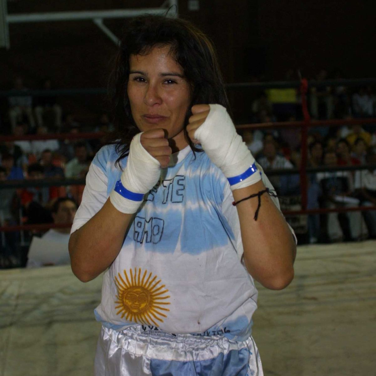 Esta mamá tenía 31 años cuando decidió tomar las riendas de su propia vida, y criar a sus cuatro niños. Aprendió a boxear y la vida le cambió para siempre.