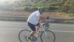 Sigue su periplo en bicicleta para concientizar sobre enfermedades raras