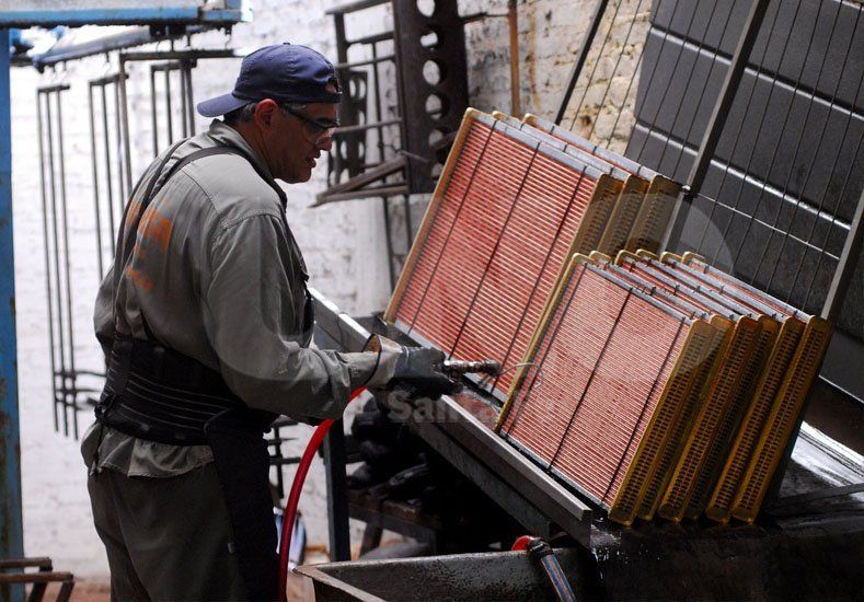 La producción de las PyMES industriales bajó 5,2% en mayo