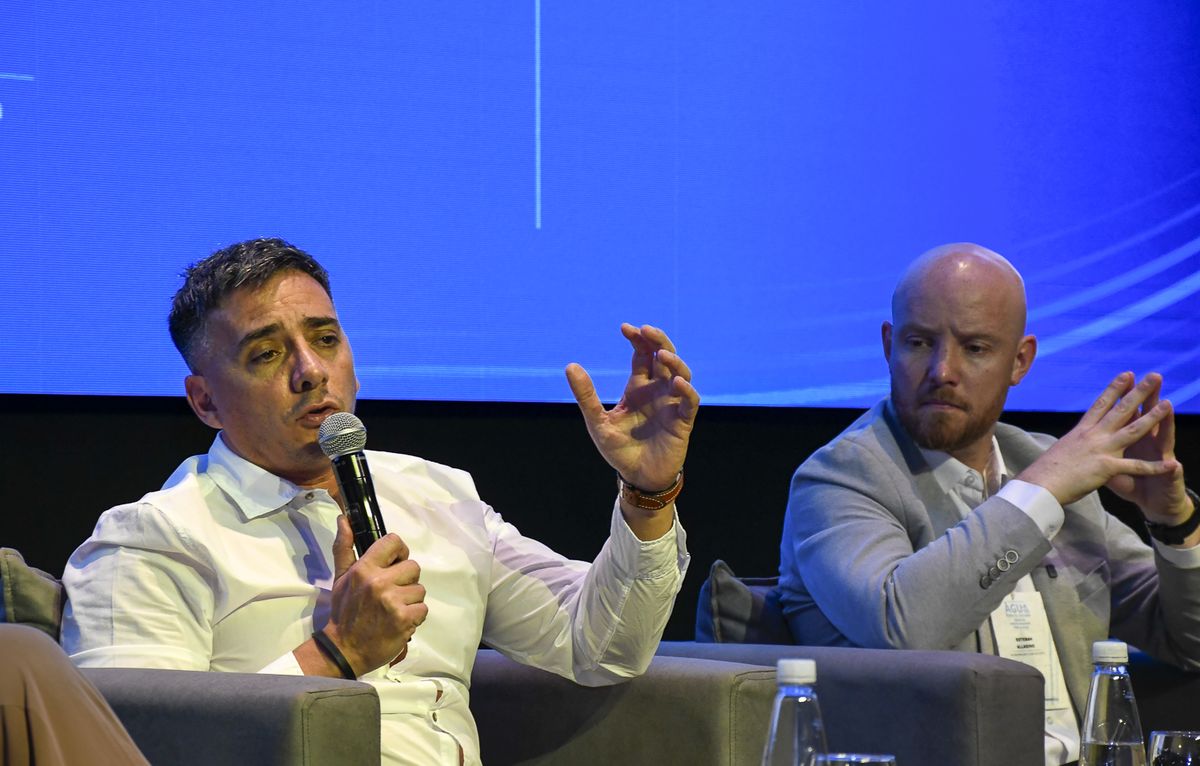 Marcos Calvente y el intendente Esteban Allasino, de Luján de Cuyo en un congreso de irrigación.