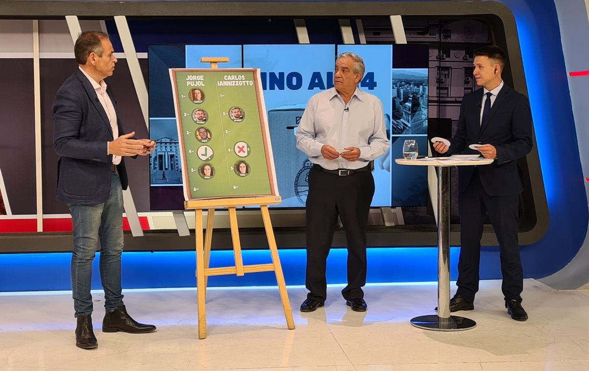 Se miran Jorge Pujol y Carlos Iannizzotto con Julián Imazio atento.