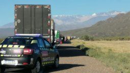 El corte de la ruta 7 que concretó el gremio que representa a trabajadores de Vialidad provincial, generó un caos vehicular que podría repetirse si el Gobierno no llama a paritarias.