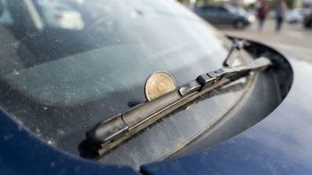 Encontrar una moneda en el parabrisas del auto: qué significa y por qué no debes ignorar la señal Encontrar una moneda en el parabrisas del auto: qué significa y por qué no debes ignorar la señal
