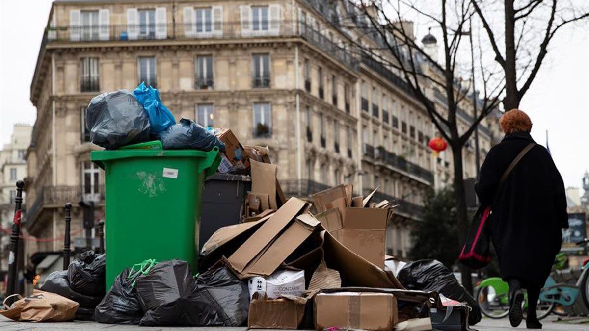 Huelga en Francia: más de 5.000 toneladas de basura acumuladas en París por paro de recolectores