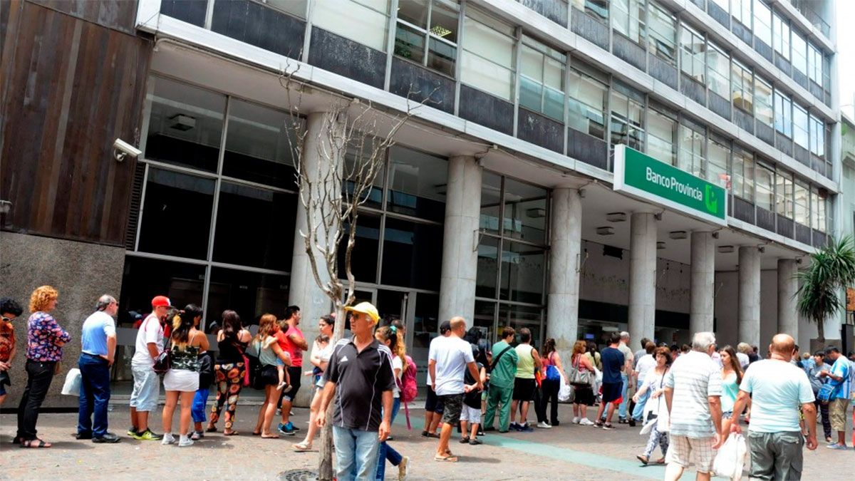 La salidera bancaria ocurrió luego que un hombre extrajera dinero de una sucursal del Banco Provincia situada en San Martín y Córdoba, en Mar del Plata.