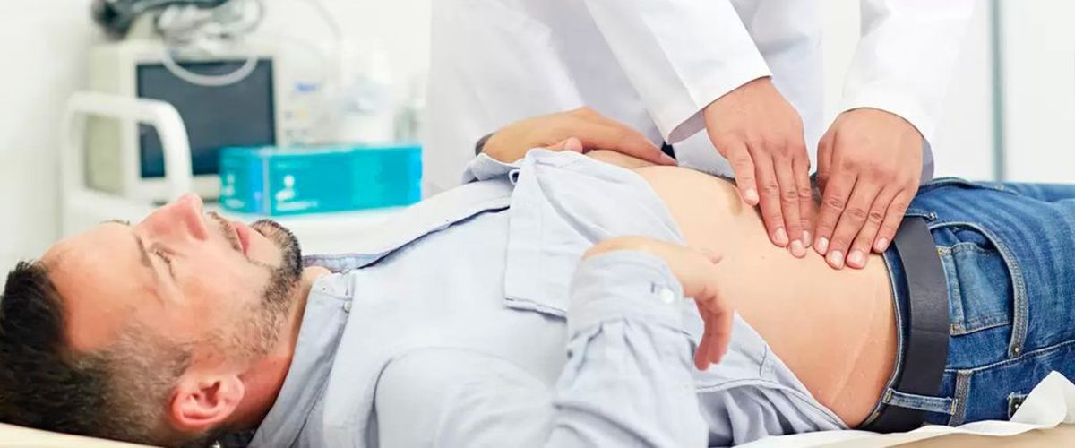 El cáncer de hígado se puede tratar a tiempo. La hinchazón abdominal es uno de los síntomas de la enfermedad El cáncer de hígado se puede tratar a tiempo. La hinchazón abdominal es uno de los síntomas de la enfermedad