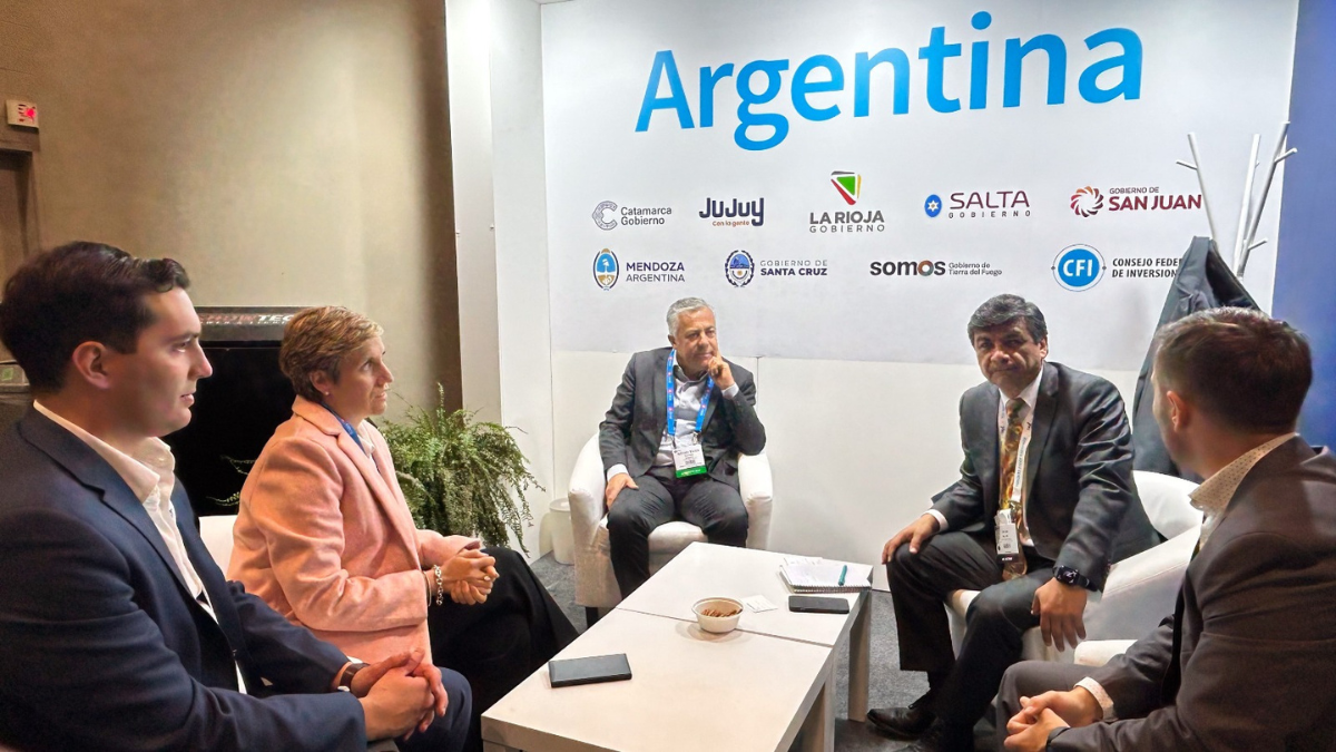 EL Gobernador y funcionarios continúan en Canadá en la feria más importante de minería. EL Gobernador y funcionarios continúan en Canadá en la feria más importante de minería.