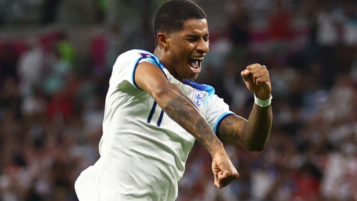Marcus Rashford marcó dos goles en la goleada de Inglaterra sobre Gales.