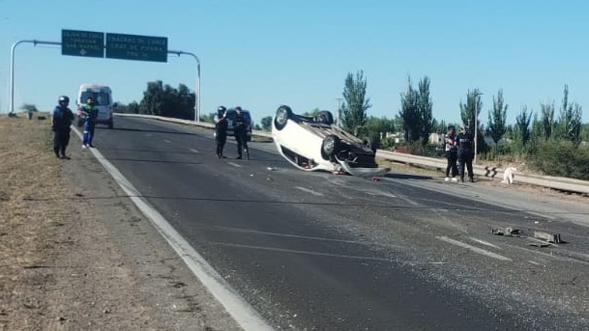 Violento choque en el Acceso Sur.