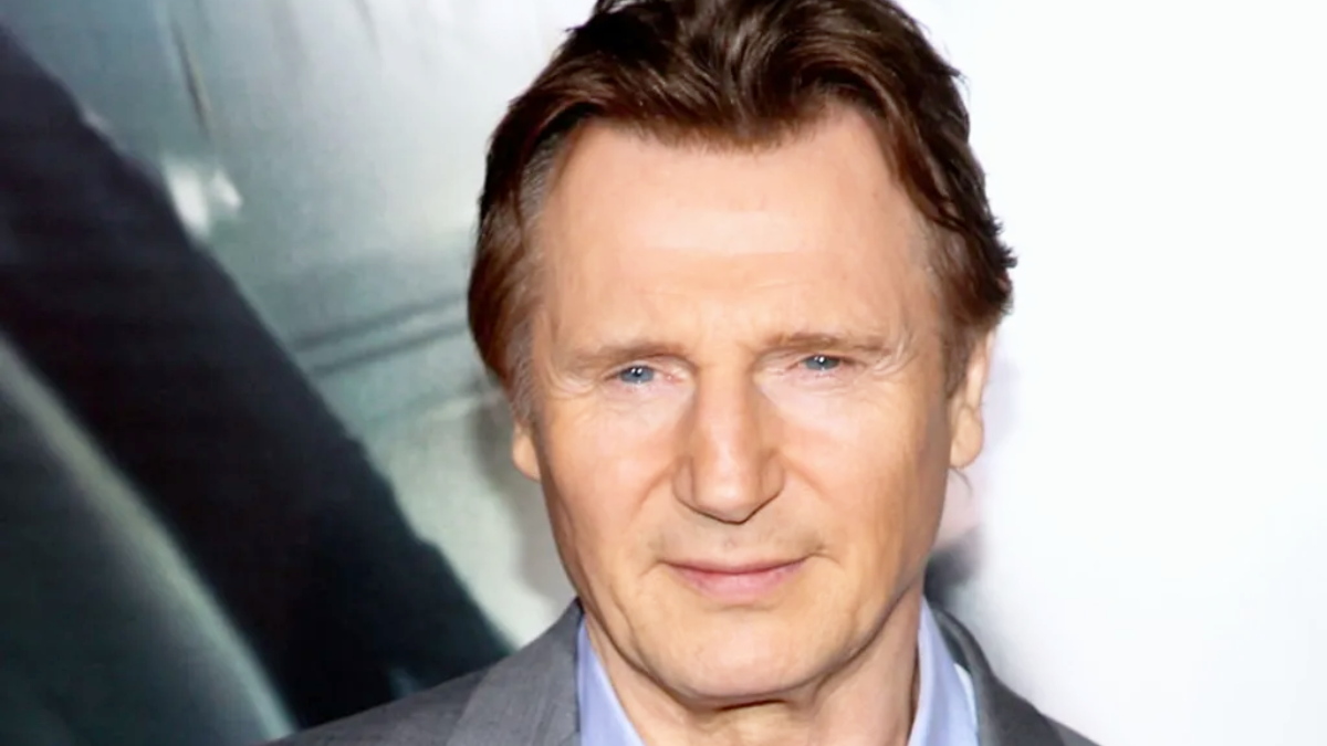 Liam Neeson dejó las balas y la acción por la comedia más disparatada del 2025