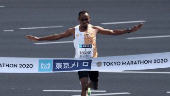 El etíope Legese ganó la Maratón de Tokio en la que hubo solo 200 participantes