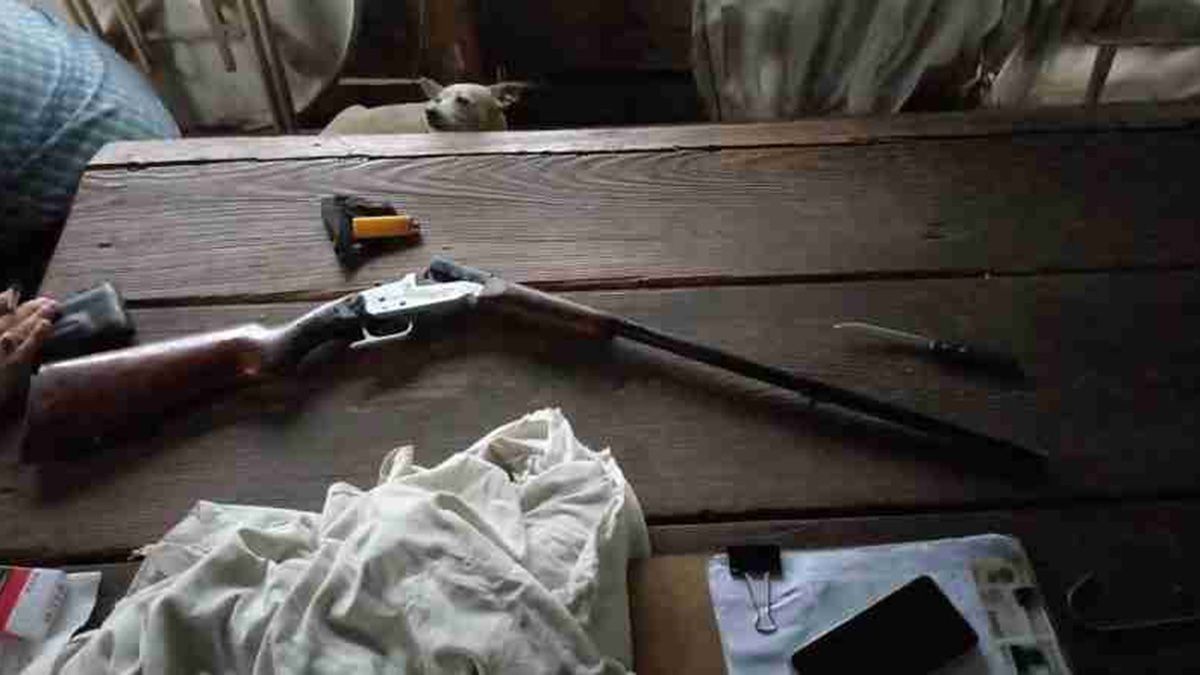 La escopeta que fue utilizada por el joven de 25 años para asesinar a su hermano menor