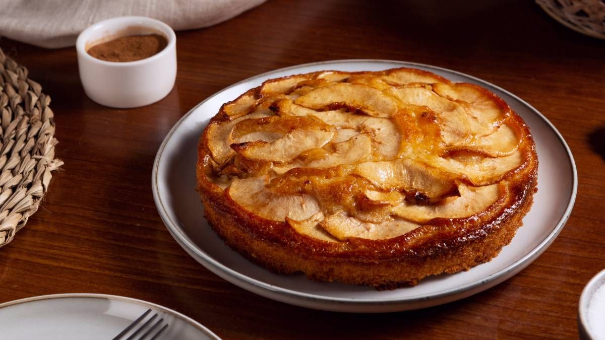 Recetas: la deliciosa torta de manzana super húmeda y perfecta para matear
