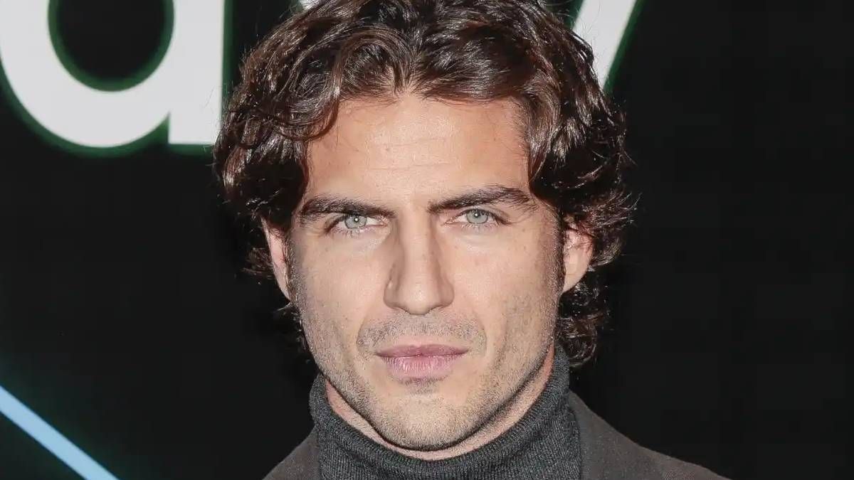 Maxi Iglesias brilla en Netflix con la película Hasta que nos volvamos a encontrar.