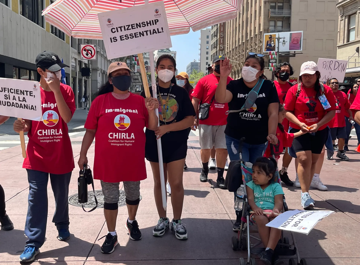 Inmigrantes marchando en la ciudad de Los Ángeles. Crédito: EFE/ Ana Milena Varón. Inmigrantes marchando en la ciudad de Los Ángeles. Crédito: EFE/ Ana Milena Varón.