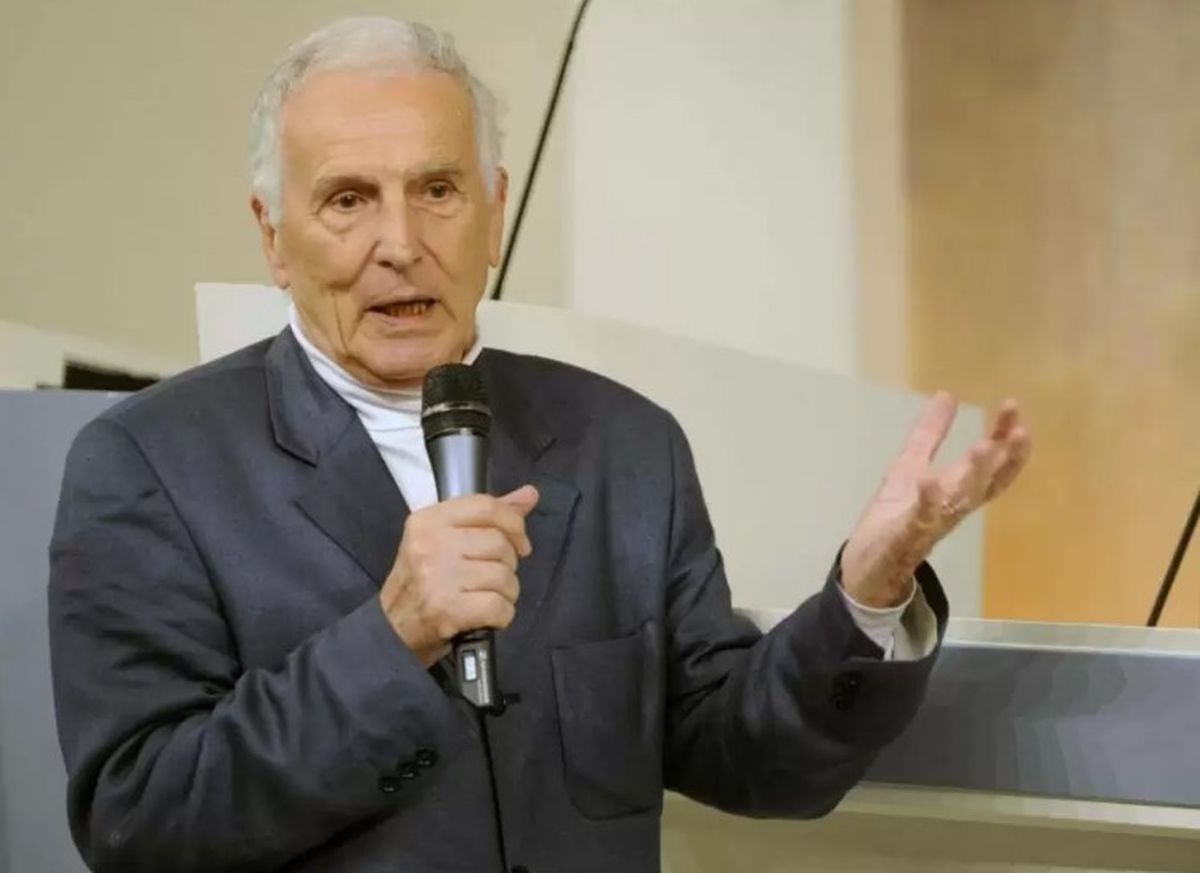 El científico hace hincapié en la buena alimentación, el ejercicio y una vida social activa. El científico hace hincapié en la buena alimentación, el ejercicio y una vida social activa.