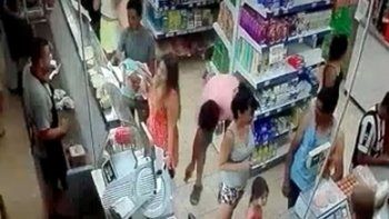 Escracharon a un hombre que con su celular miró la ropa interior de mujeres