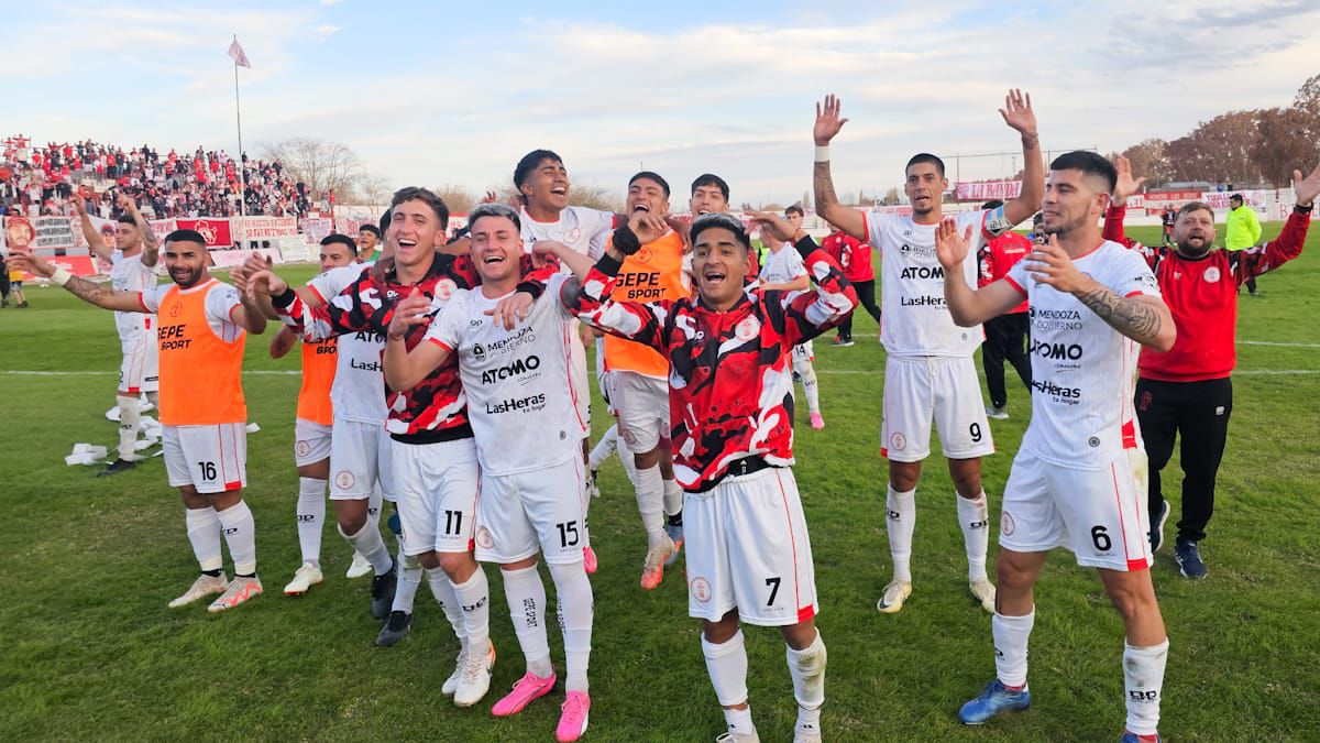 Huracán Las Heras jugará ante Juventud Unida, un partido clave.