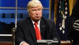 Alec Baldwin y SNL parodian al gobierno de Trump