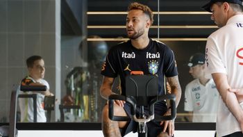 Día clave para Neymar: el 10 de Brasil volverá a hacerse estudios por su lesión ¿Llega al debut?