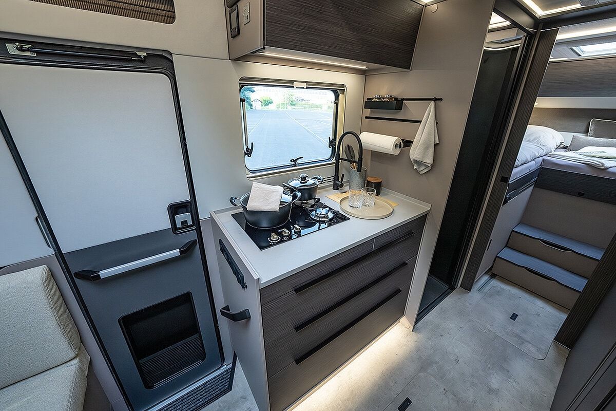 La cocina de esta casa rodante te hará olvidar de la que tienes en tu casa. La cocina de esta casa rodante te hará olvidar de la que tienes en tu casa.