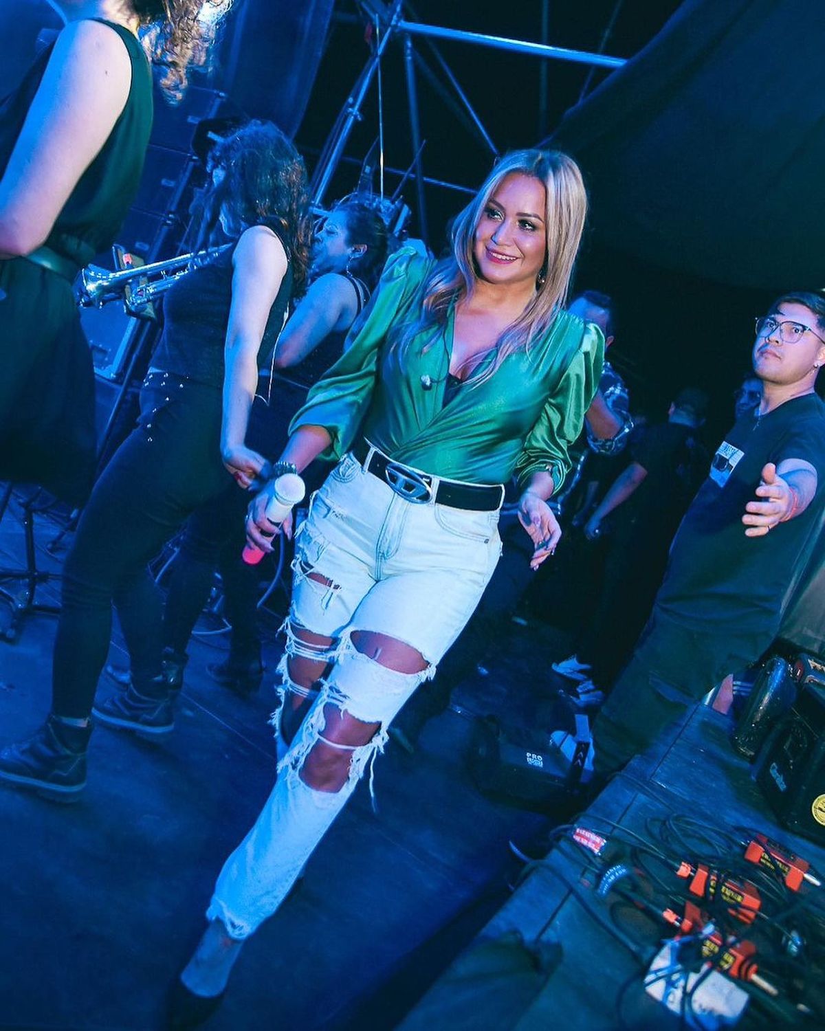 Karina la Princesita se sumó a los hot jeans y el combito es picantísimo. Karina la Princesita se sumó a los hot jeans y el combito es picantísimo.