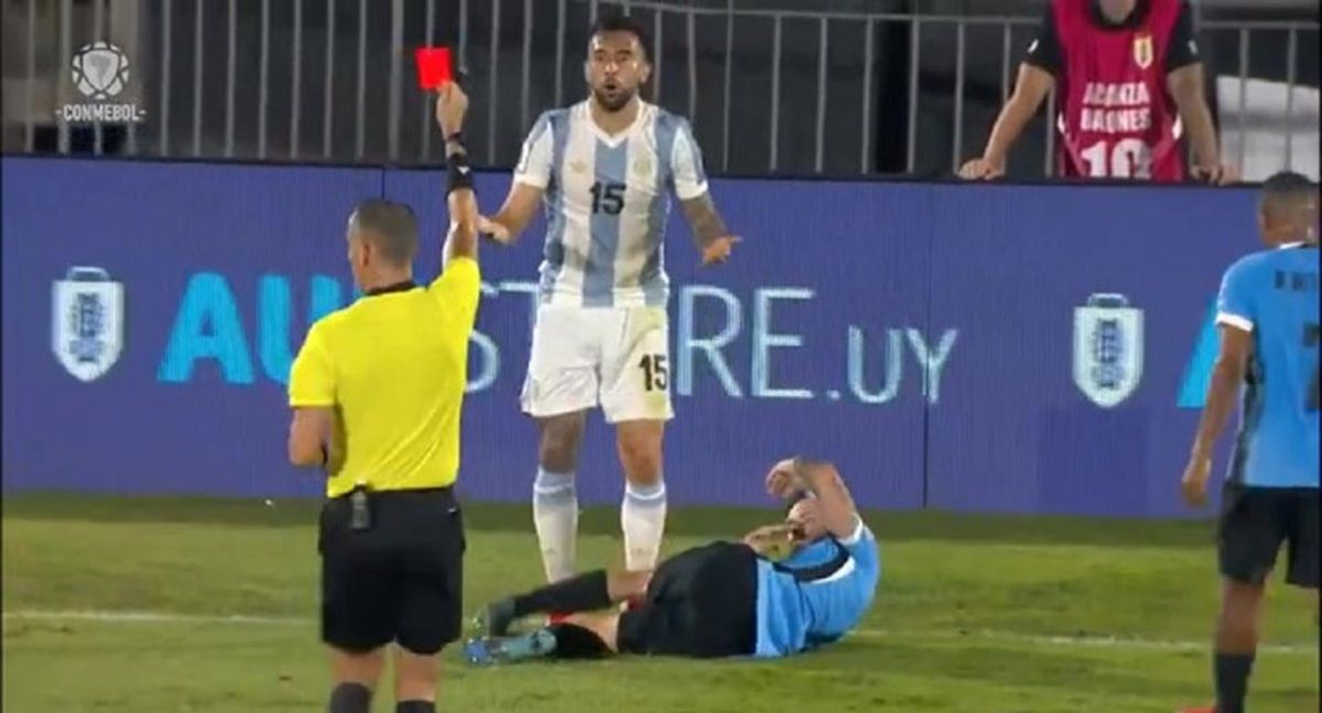 El futbolista de Juventus se perderá el mano a mano con Brasil.