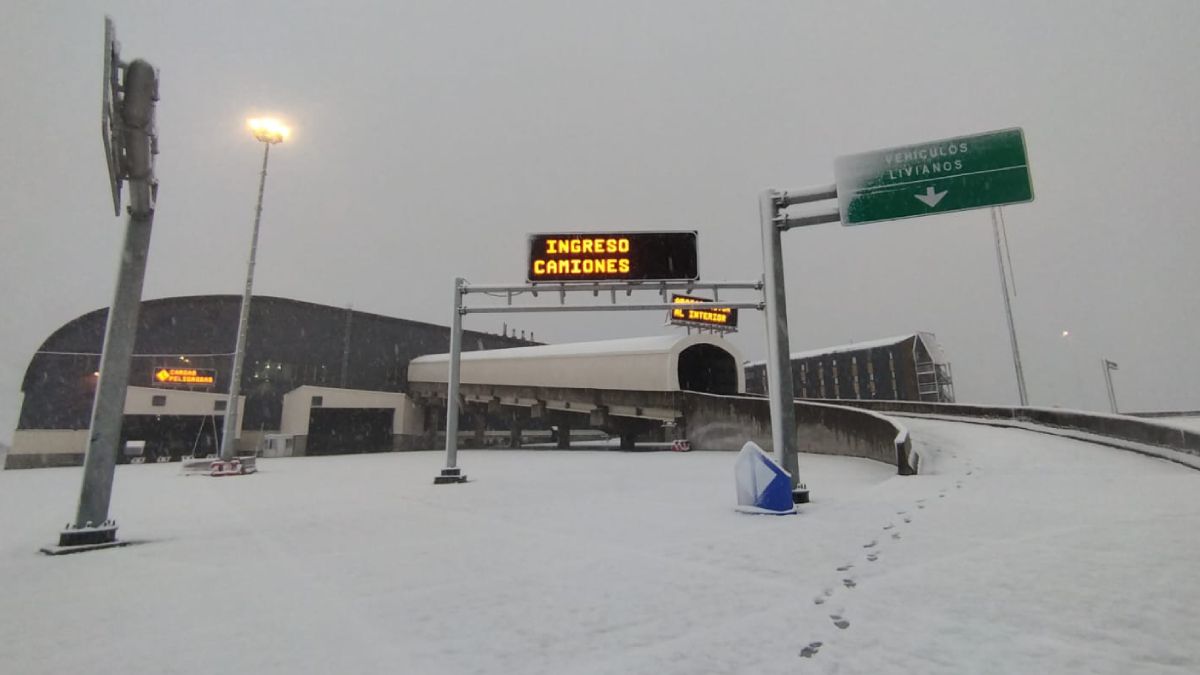 Casi todos los otoños e inviernos, la nieve dificulta el tránsito en el paso a Chile. Imagen ilustrativa. Casi todos los otoños e inviernos, la nieve dificulta el tránsito en el paso a Chile. Imagen ilustrativa.
