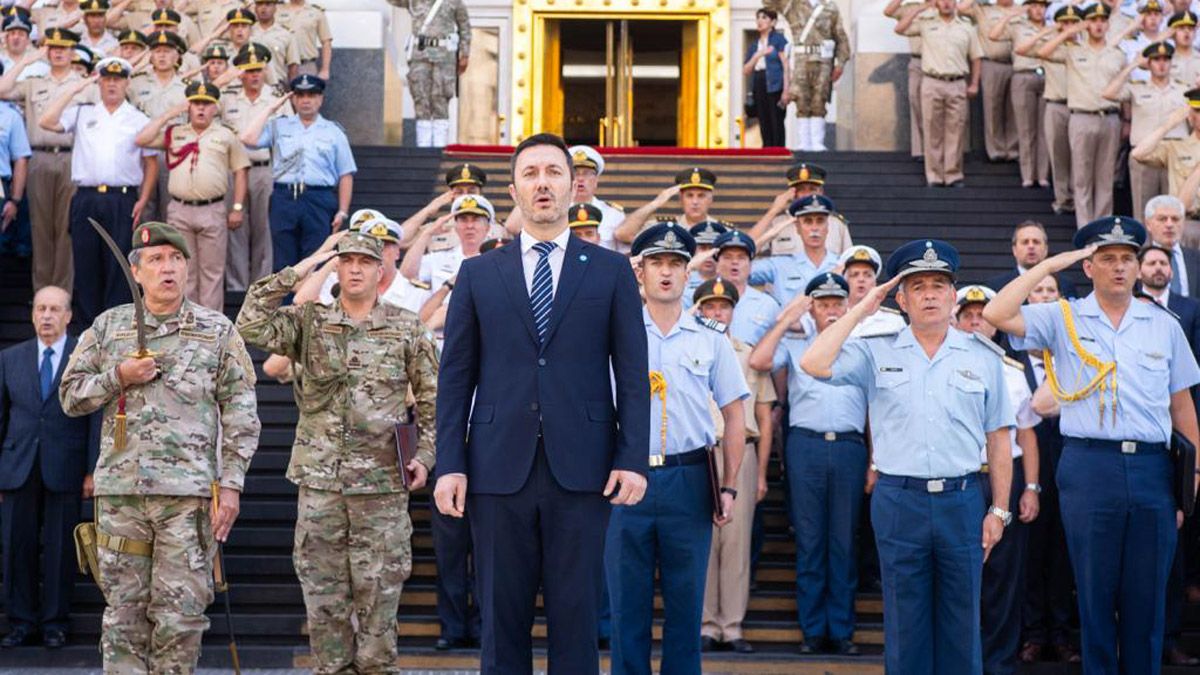 Luis Petri presidió el acto de cambio de autoridades de las Fuerzas Armadas.