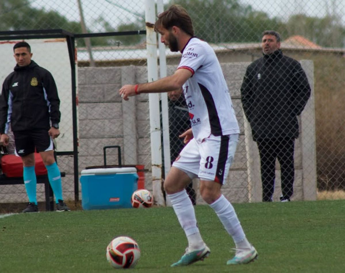 Diego Tonetto, volante de FADEP, fue titular en el equipo dirigido por Diego Pozo.