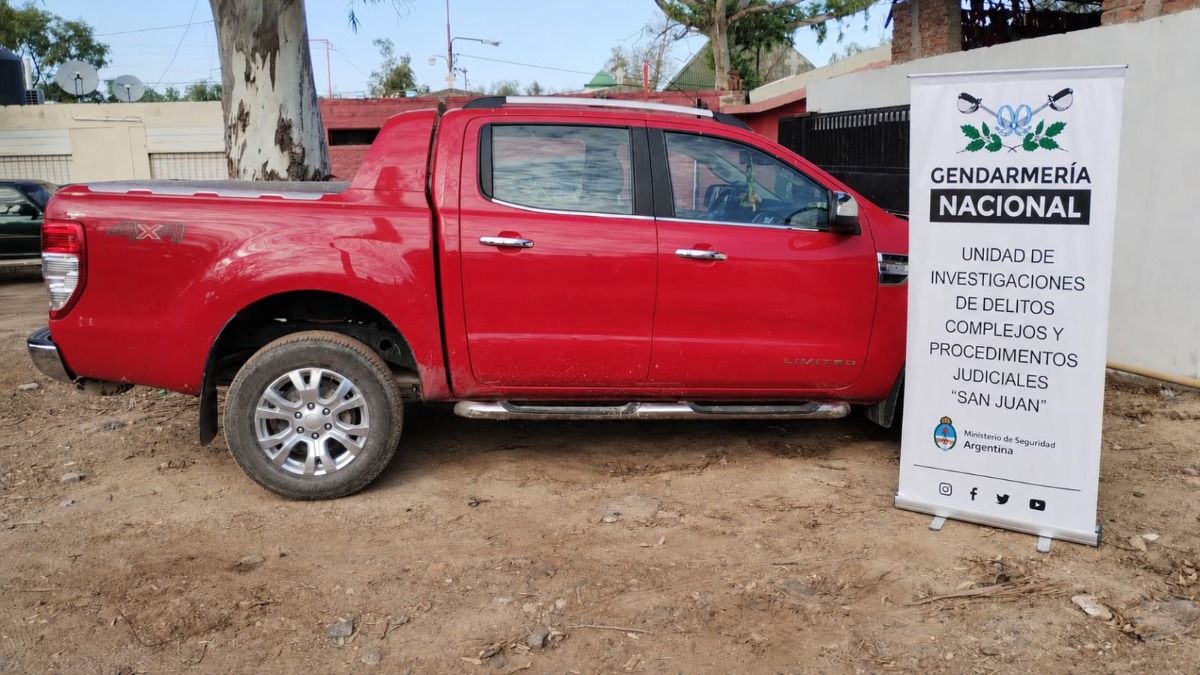 Gendarmería interceptó a un vehículo en el que trasladaban a la menor. Gendarmería interceptó a un vehículo en el que trasladaban a la menor.