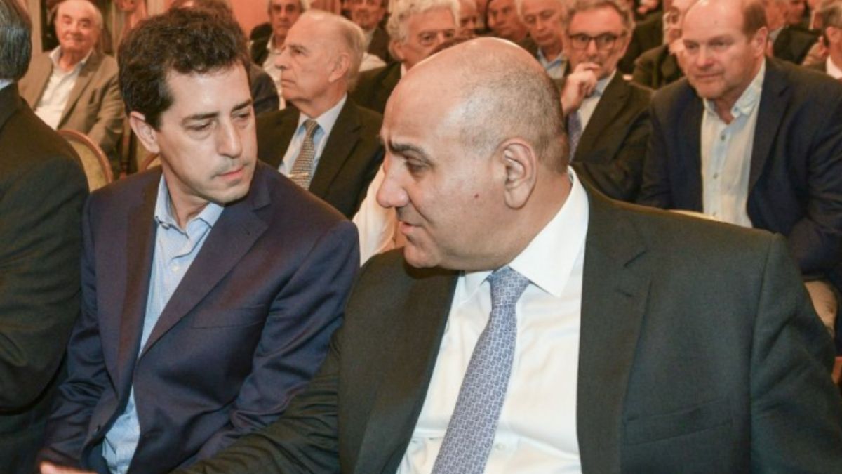 Wado de Pedro y Juan Manzur